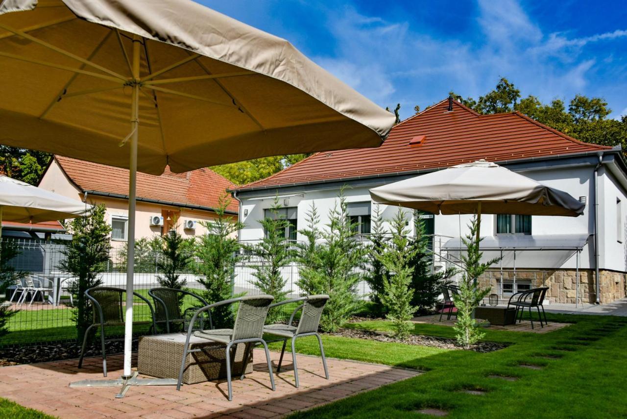 Villa Garden Еґер Екстер'єр фото