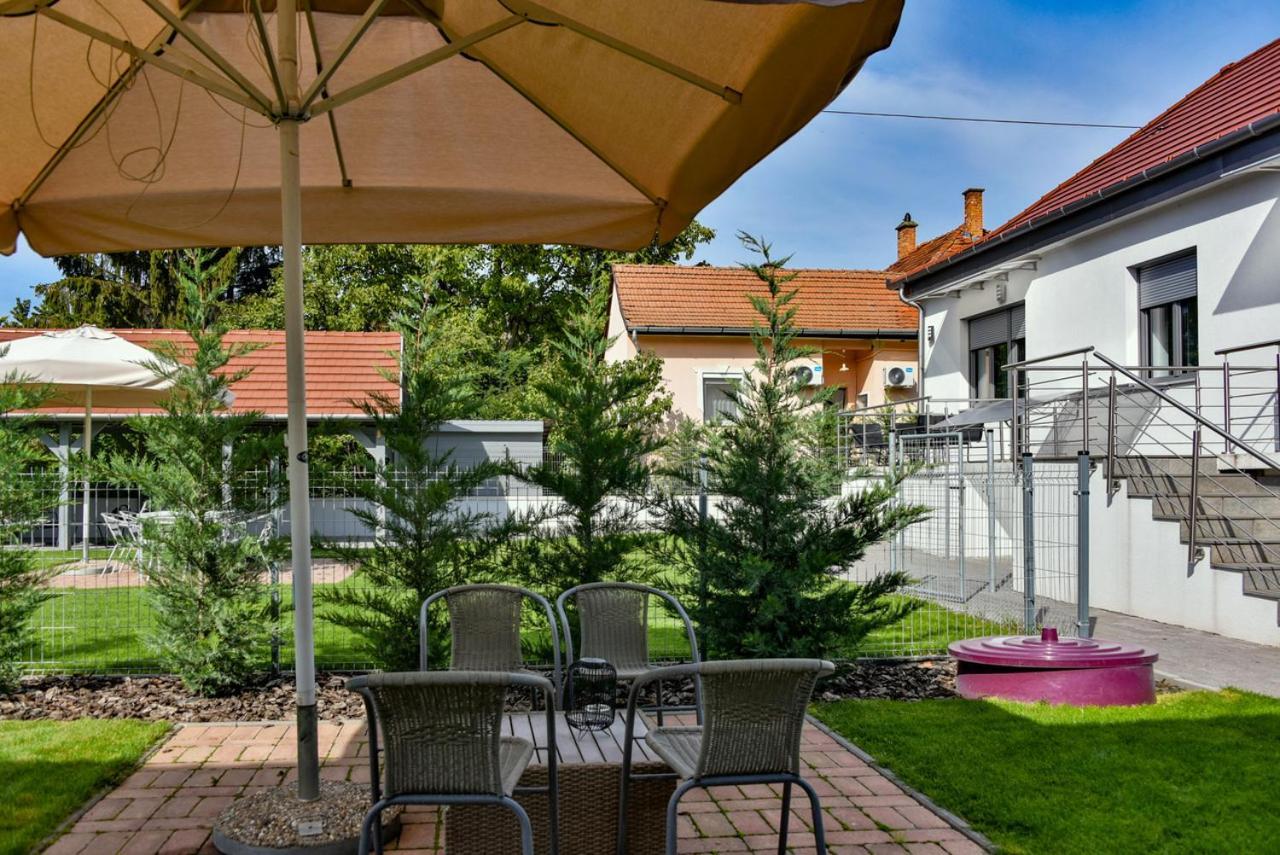 Villa Garden Еґер Екстер'єр фото